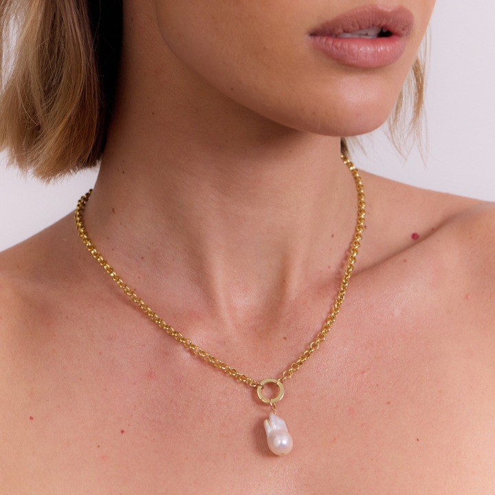 Belcher Charm Necklace with Round Clasp - Gold