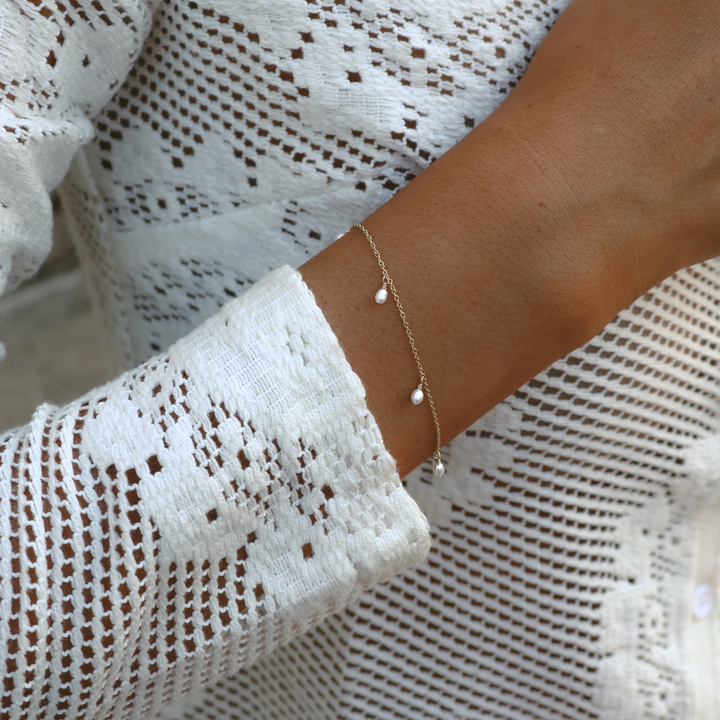 Prim Freshwater Pearl Bracelet - Gold